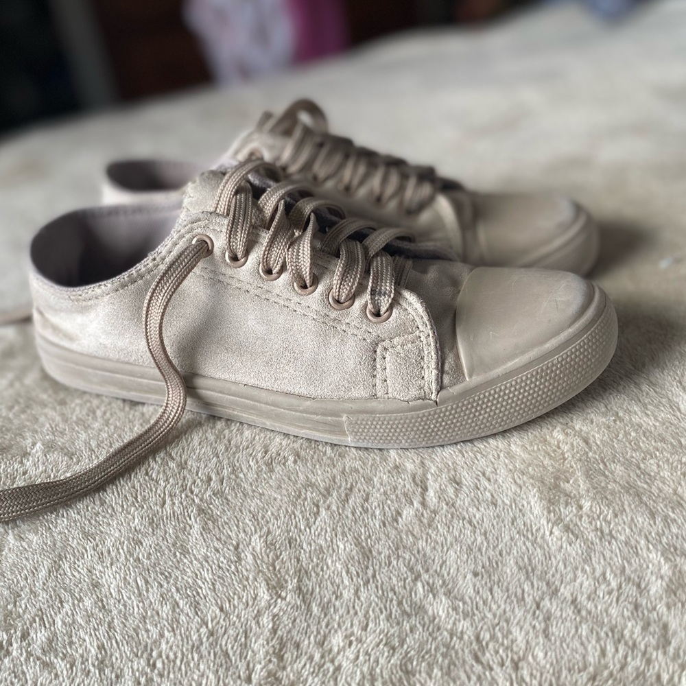 Sneakers, Cream Size 6